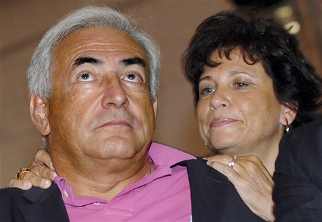 Dominique Strauss-Kahn s manelkou Anne Sinclairovou na snmku z roku 2006