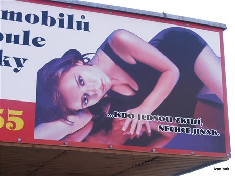 Reklama nominovaná do soutěže o Sexistické prasátečko roku 2011.