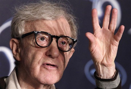 Woody Allen do Cannes pijel se svým novým filmem Plnoc v Paíi