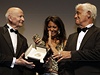 Jean-Paul Belmondo pebírá na festivalu v Cannes Zlatou palmu za celoivotní dílo