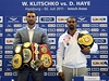 Vladimir Kliko (vlevo) a David Haye se svými pásy