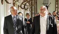 Václav Klaus a Milan Kní�ák p�i otev�ení nové d�tské expozice na zámku v Lednici