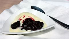 Zmrzlina s lesním ovocem