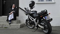 Spanilá jízda motorká zaala v Jablonném v Podjetdí