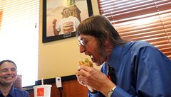 Američan jí dva Big Macy denně. Snědl jich 25 tisíc
