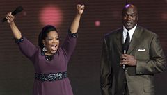 Oprah Winfrey a basketbalista Michael Jordan.