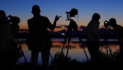 Fotografové se na zachycení startu raketoplánu Endeavour p�ipravovali u� od ranního rozb�esku.
