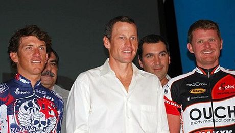 Zleva: Tyler Hamilton, Lance Armstrong, Floyd Landis.