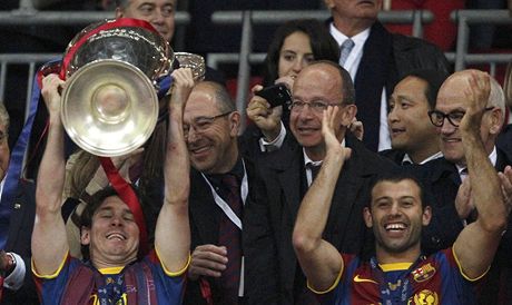FC Barcelona  - Manchester United (Messi a Mascherano v trofejí pro vítze Ligy mistr).