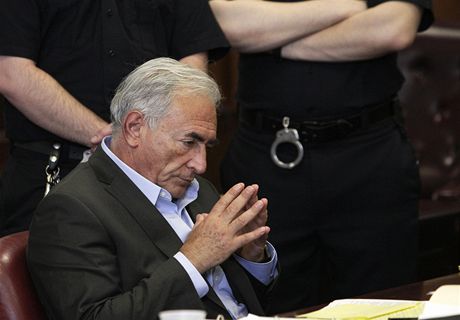 Newyorský soud naídil na nkolikamilionovou kauci propustit bývalého éfa Mezinárodního mnového fondu Dominiqua Strausse-Kahna