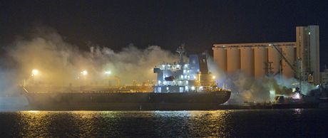 NATO pi útoku zniilo osm Kaddáfího válených lodí.