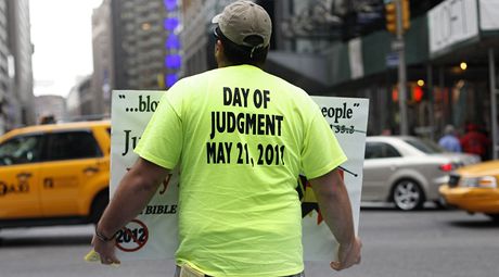 Campingovi píznivci v New Yorku propagovali soudný den a konec svta. Snímek z 13. kvtna.
