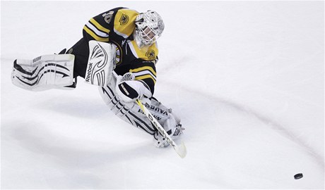 Branká Bostonu Tim Thomas záil pi 5. finále Východní konference NHL s Tampou