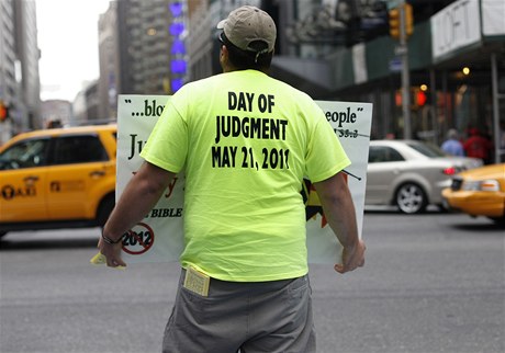 Campingovi píznivci v New Yorku propagovali soudný den a konec svta. Snímek z 13. kvtna.