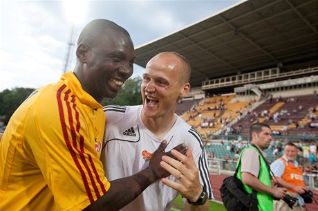 Dukla slav postup do nejvy fotbalov soute.