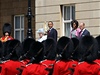 Pehlídka estné stráe ped Buckinghamským palácem