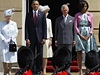 Barack Obama s manelkou a s královskou rodinou pi pehlídce