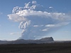 Ledovcová sopka Grímsvötn chrlí velké mnoství prachu a popela