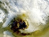 Satelitní snímek sopeného mraku