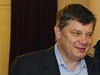 Jednání se účastní zhruba 40 věřitelů i generální ředitel Sazky Aleš Hušák. 