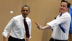 Barack Obama si s Davidem Cameronem zahrál stolní tenis