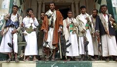 Jemenští bojovníci loajální ke kmenovému vůdci Sádiku Ahmarovi. | na serveru Lidovky.cz | aktuální zprávy