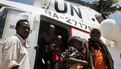 jednotky OSN evakuují civilisty z regionu Abeyi na pomezí severního a jiního Súdánu. 