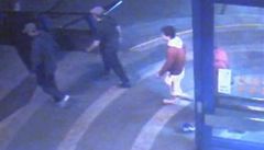 Skupinka mladík� v metru bezd�vodn� terorizuje cestující