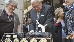 Sir Nicholas Winton oslavil 102. narozeniny