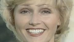 Rok 1982: Helena Vondráčková vystoupila v televizi s písní Když zabloudíš, tak zavolej. Ve stejném roce převzala titul "zasloužilá umělkyně". | na serveru Lidovky.cz | aktuální zprávy