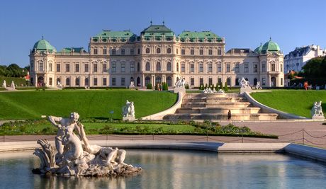 V areálu Schönbrunnu je koupalit, o kterém ví jen málokdo. Samozejm bez takové ozdoby. 