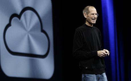 Steve Jobs pedstavil úloist iCloud.