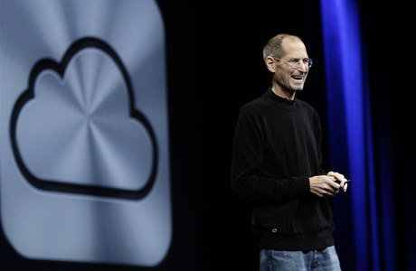 Steve Jobs pedstavil úloist iCloud.