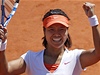 Li Na slaví postup do finále French Open.