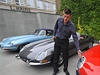 Prezident Jaguar Enthusiasts' Clubu Even Reitschläger v Praze pi slavnostním zahájení jízdy 