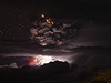 Temná tvá svta. Výbuch chilské sopky Puyehue vypadá v noci jako picházející konec svta.