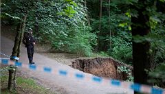 Na míst� hlídkuje m�stská policie. 