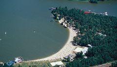 Slapy nabízí několik pláží, plovoucí ponton i šlapadla  | na serveru Lidovky.cz | aktuální zprávy