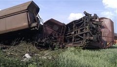 U Topolan na Vykovsku vykolejil krátce po poledni nákladní vlak.