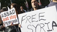 Proti Asadovi protestovali i Syané ijící v Británii.