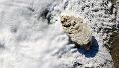 Chilská sopka chrlí popel do výšky 10 kilometrů