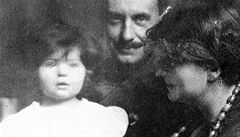 Alma Mahlerová s Gropiem a Manon