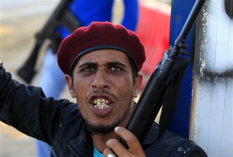 Lybijský rebel v povstaleckém mst Misuráta.