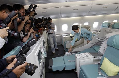 Airbus spolenosti Korean Air A380 s celým horním patrem v bussiness tíd.