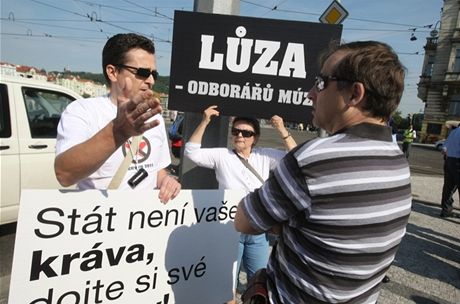 V Praze lidé protestovali i proti odborm.