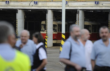 Ráno v den stávky ve vozovn v Praze-Stranicích