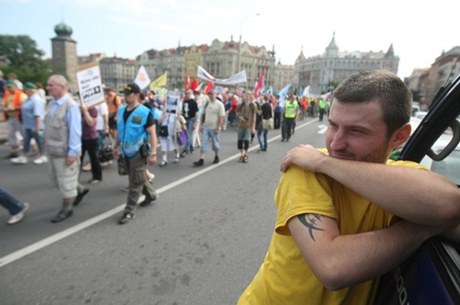 idii brali zdrení kvli demonstraci s klidem.