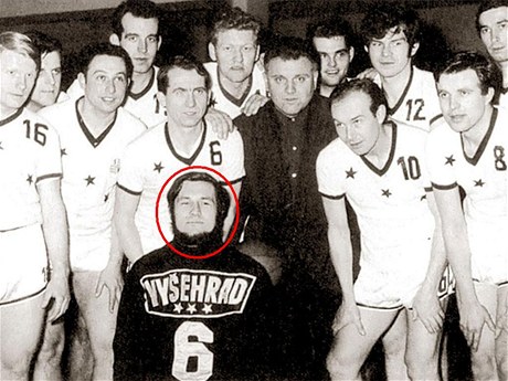 Václav Klaus s plnovousem jako basketbalista Vyehradu