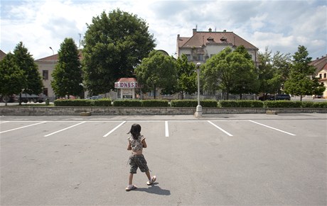 V Postoloprtech se na zídkách vysedávat nesmí, zakazuje to vyhláka.