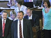 Poslanci KSM Stanislav Grospi (vpedu vlevo) a Pavel Kovik (vpedu vpravo) na jednn Poslaneck snmovny 10. ervna v Praze